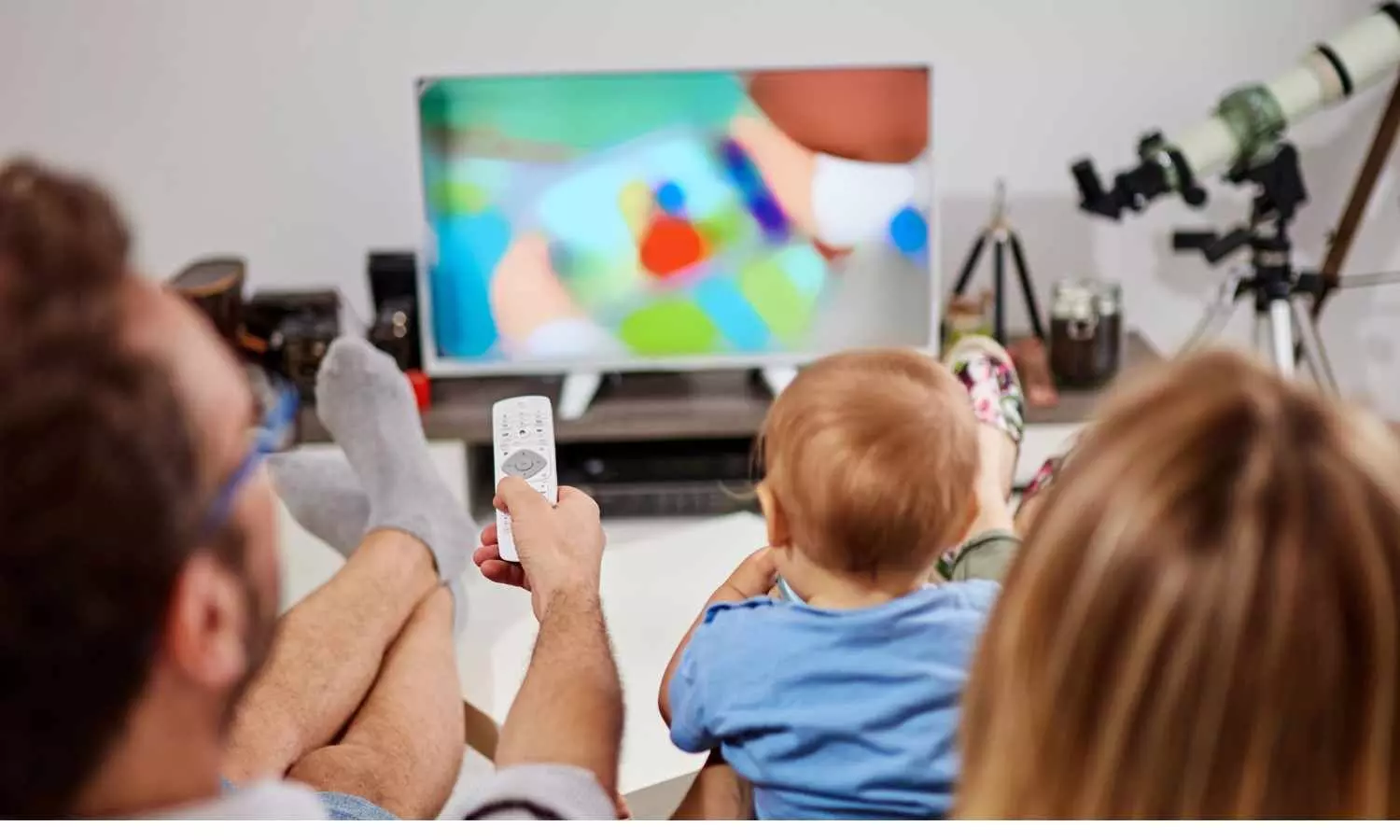 Exposing toddlers to lot of  TV might hurt their ability to process the world, a new study